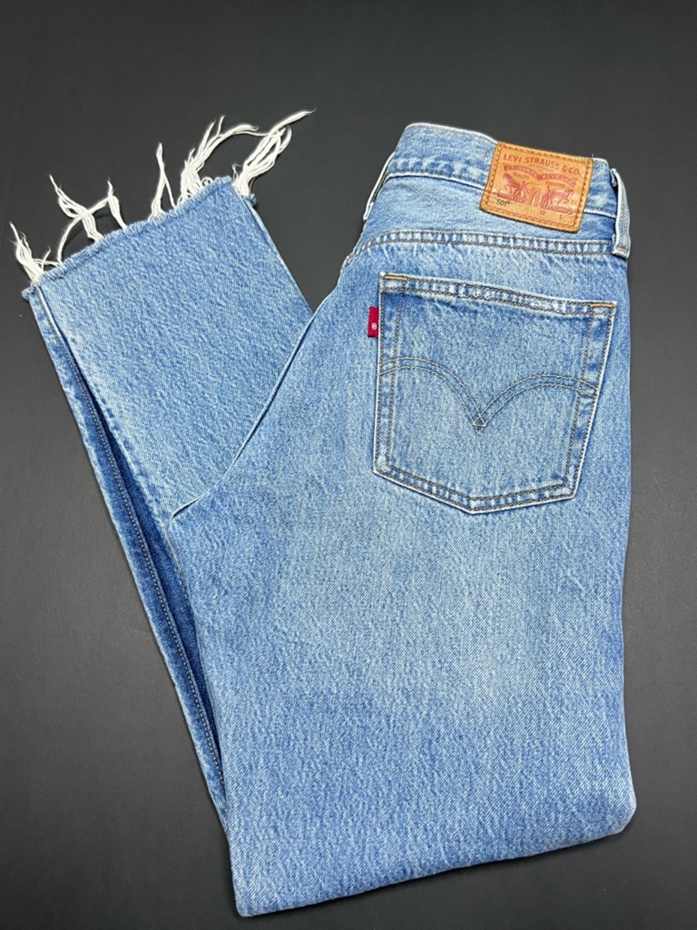 Levi’s 501 Distressed Jeans Women’s Sz 27 Raw Hem Cropped Straight